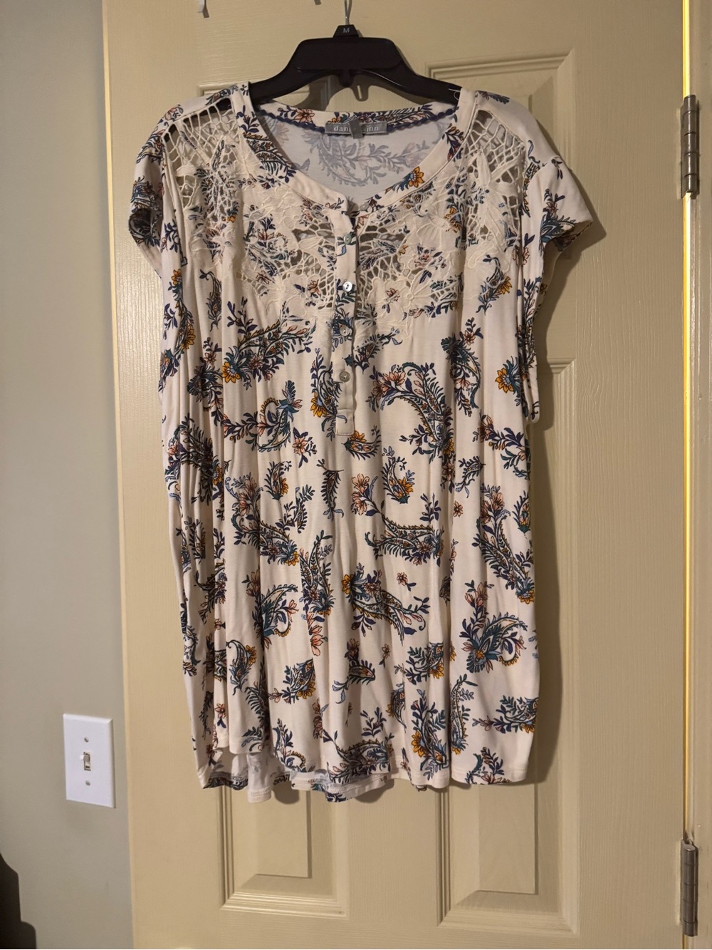 Daniel Raiin XXL Women's Cream Floral Button-Front Top with Lace Yoke